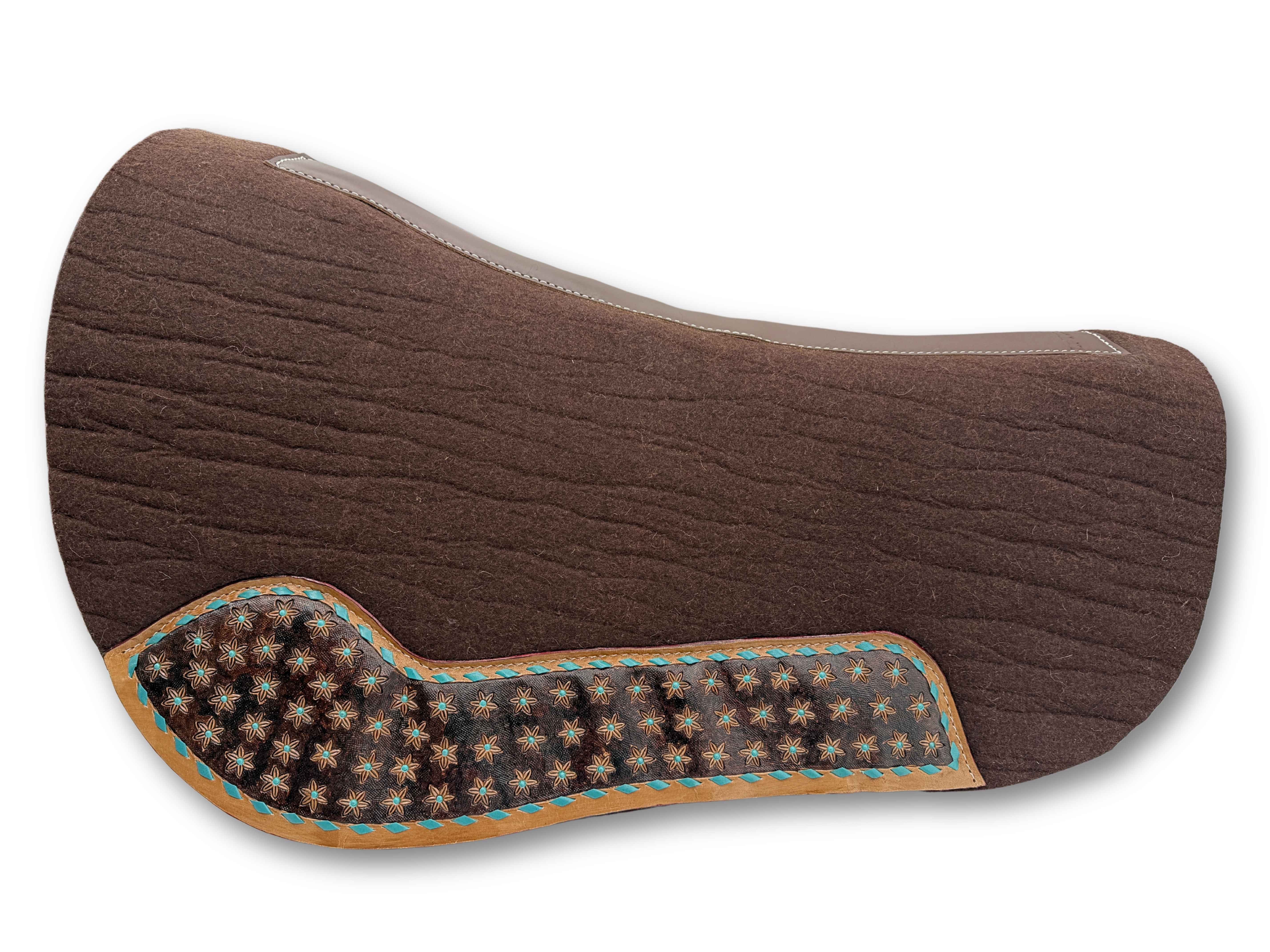 Wollfilz-Westernpad Roundskirt – Braun mit floraler Punzierung & türkisen Akzenten